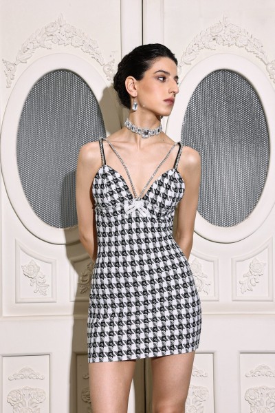 Rochie mini ovală cu diamante din picioare de hâine - neagră